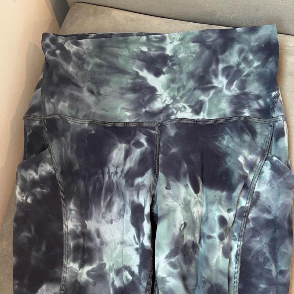 Lululemon side pocket marble-Dye Leggings size 6  black green